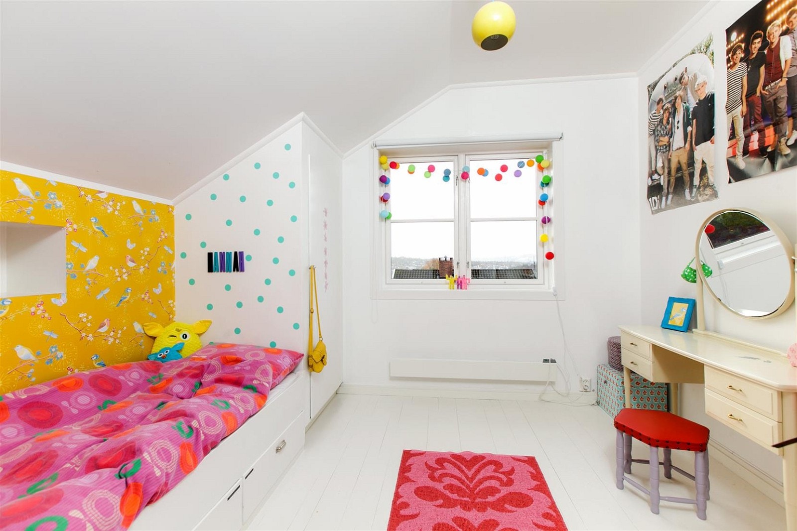 Barnesoverom med integrert garderobeskap. Galleribilde