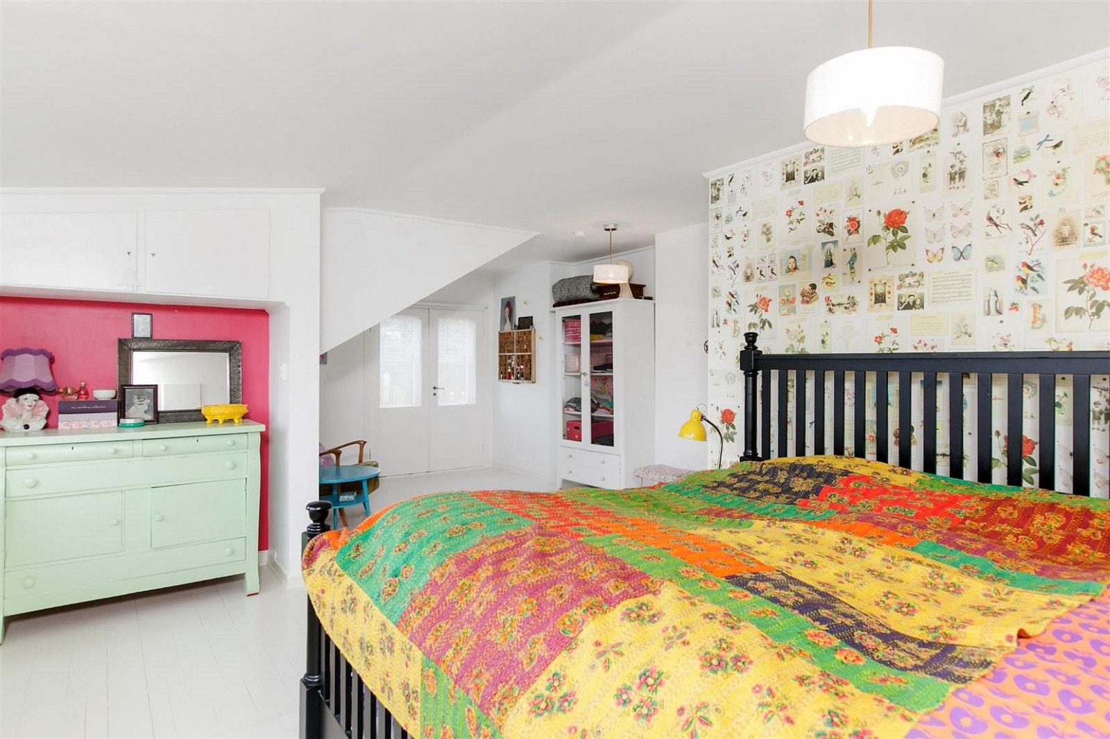 Meget romslig hovedsoverom med flott utsikt. Galleribilde