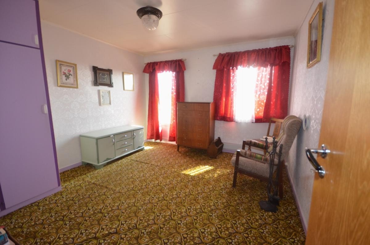 Det ene soverommet med utgang til balkong Galleribilde