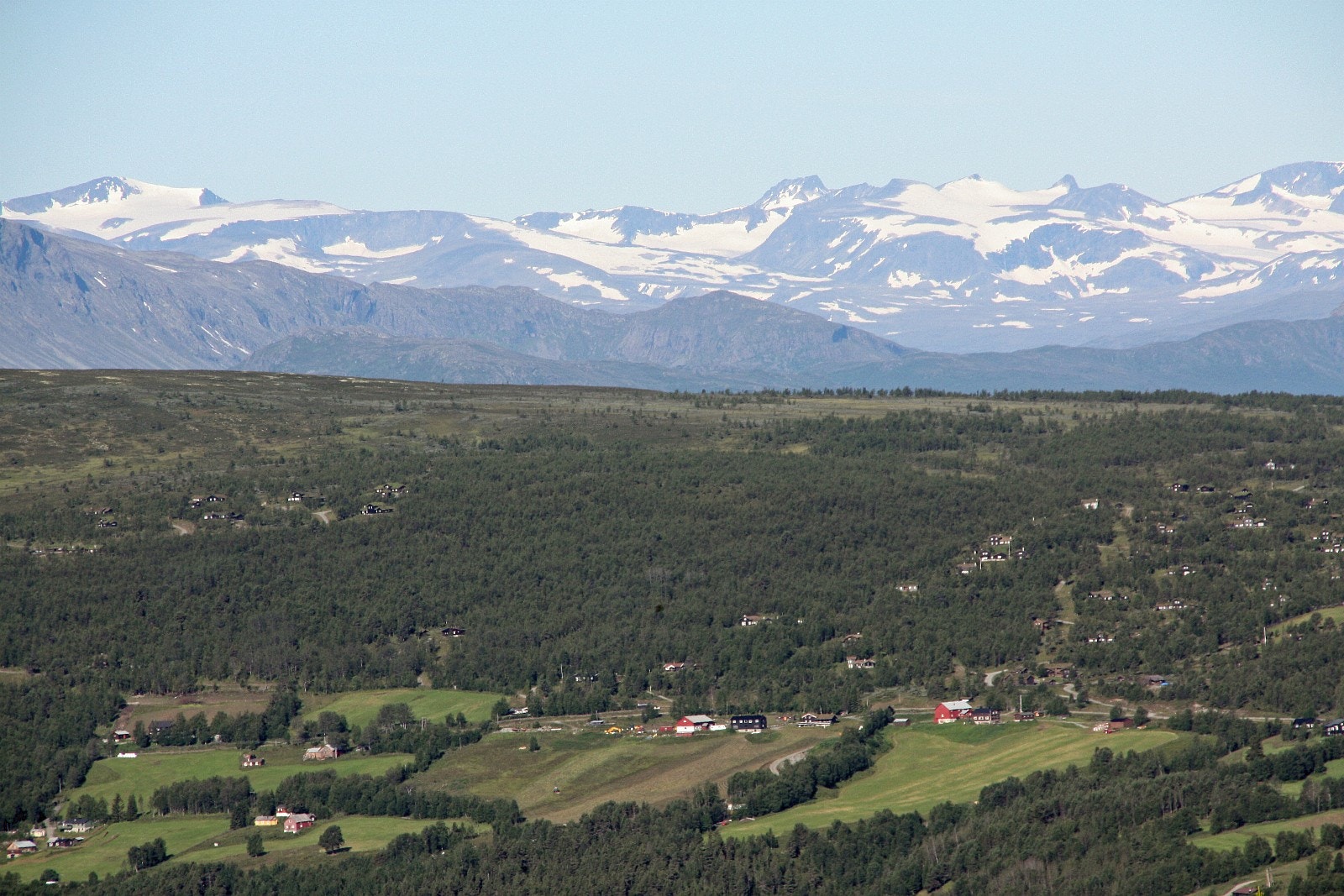 Skåbu Fjellgrend regnes som et av Norges vakreste hytteområder, og framstår som en naturlig del av fjellbygda under Jotunheimen. Foto: Anne Mari Lo Galleribilde