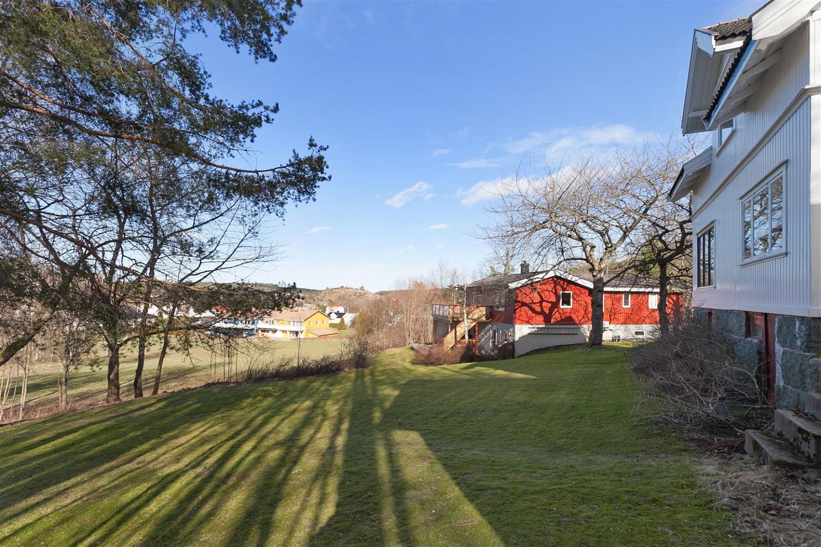 Stor tomt med mye potensialet. Galleribilde