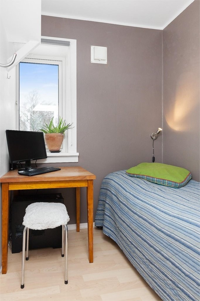 Ett av de to små rommene med vindu (En del av hovedsoverommet) Galleribilde