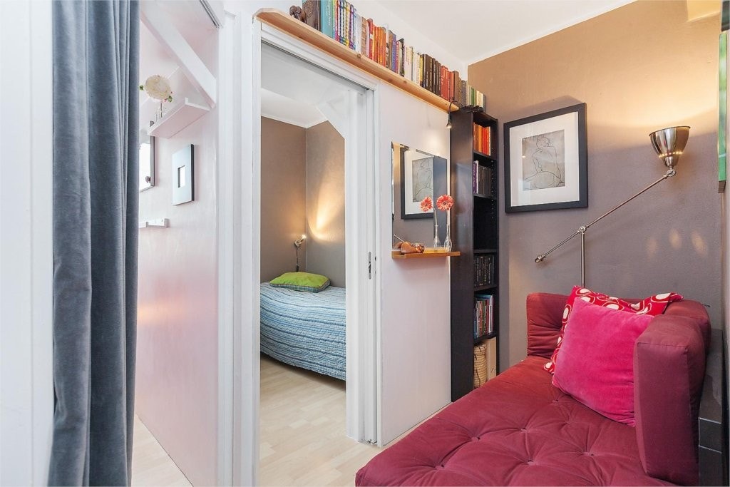 Oprinnelig hovedsoverom, nå delt av til tre mindre rom. To av rommene har vindu og brukes i dag til soverom Galleribilde