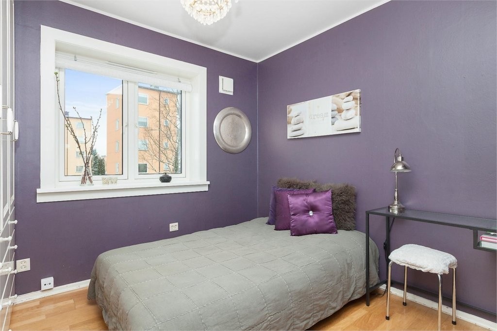 Soverom 2 brukes nå som hovedsoverom. Stort og moderne garderobeskap medfølger Galleribilde