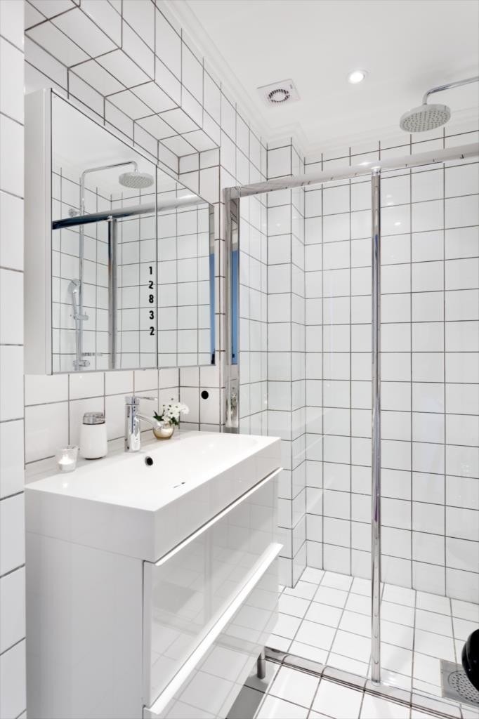 Innbydende og flislagt baderom (Joachim Schala - 920 82 252) Galleribilde