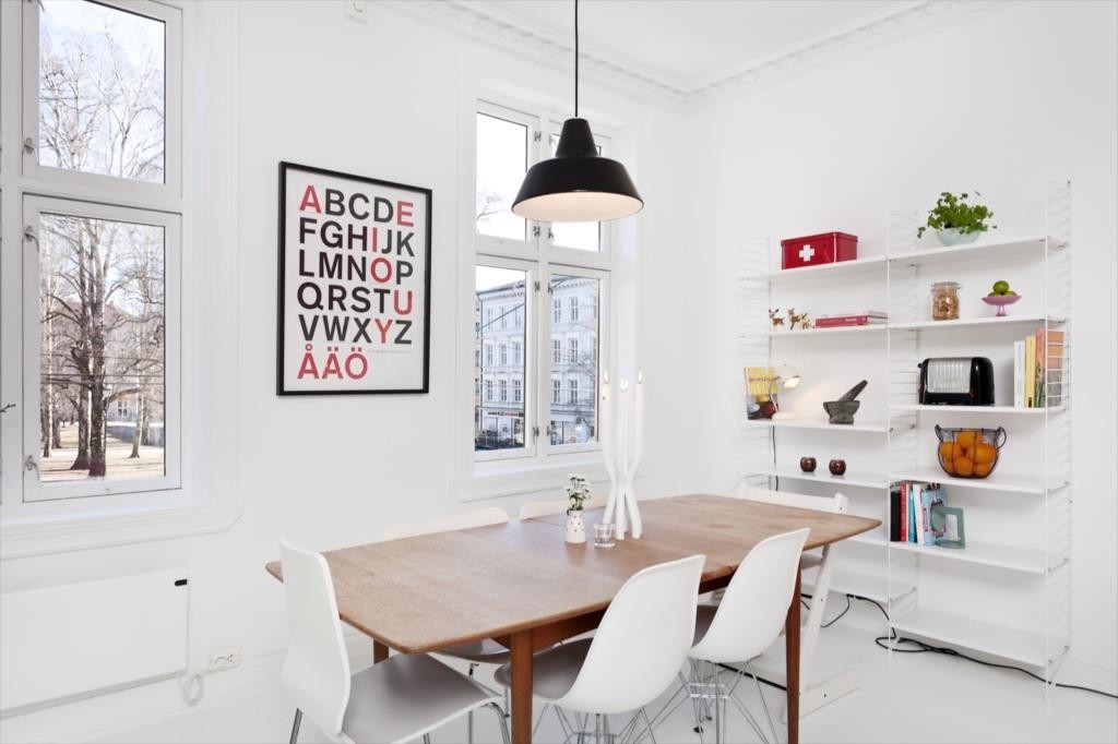 God plass til spisebord på kjøkkenet (Joachim Schala - 920 82 252) Galleribilde