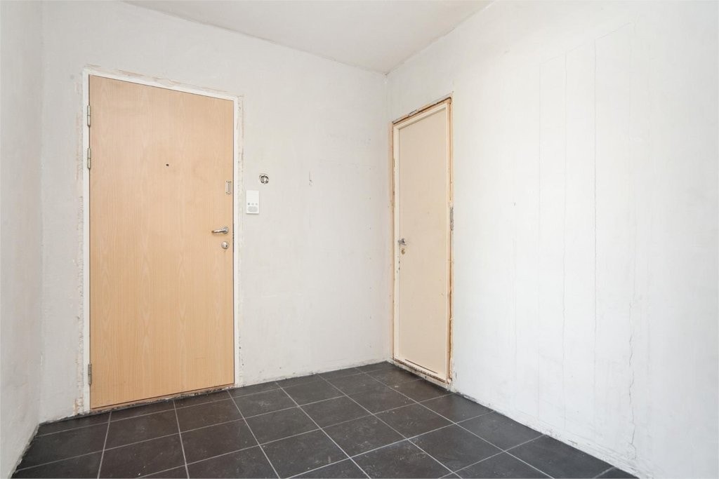 Flislagt gang Galleribilde