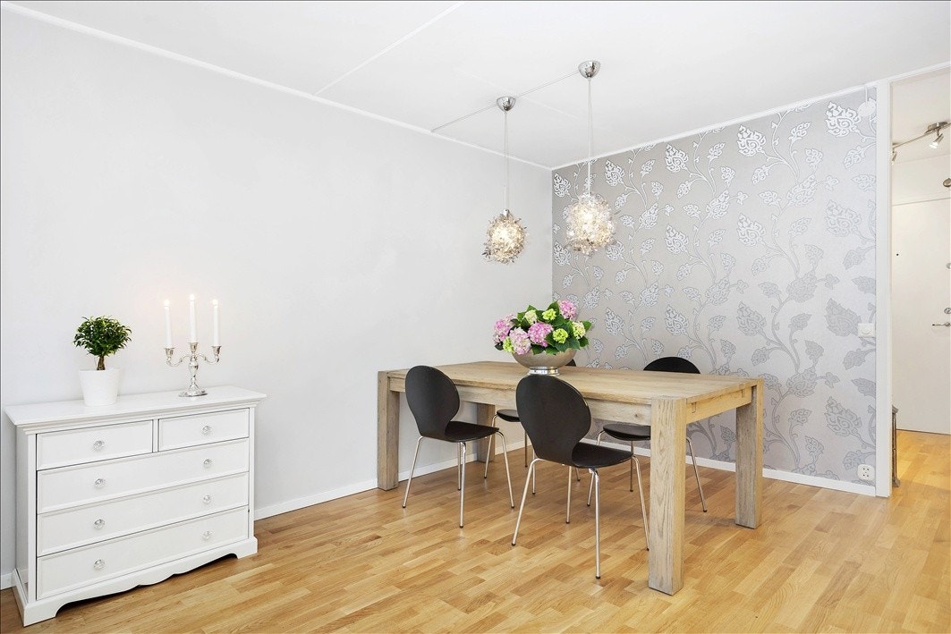 Hyggelig spisestue. Galleribilde