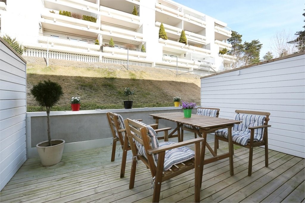 Terrasse, utgang fra kjøkken. Galleribilde