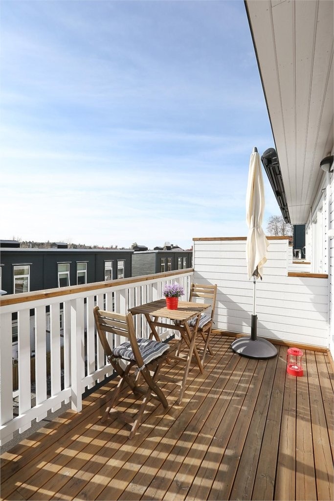 Balkong, utgang fra stue. Galleribilde