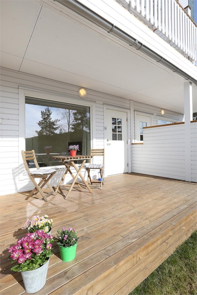 Inngangsparti med stor treplatting Galleribilde