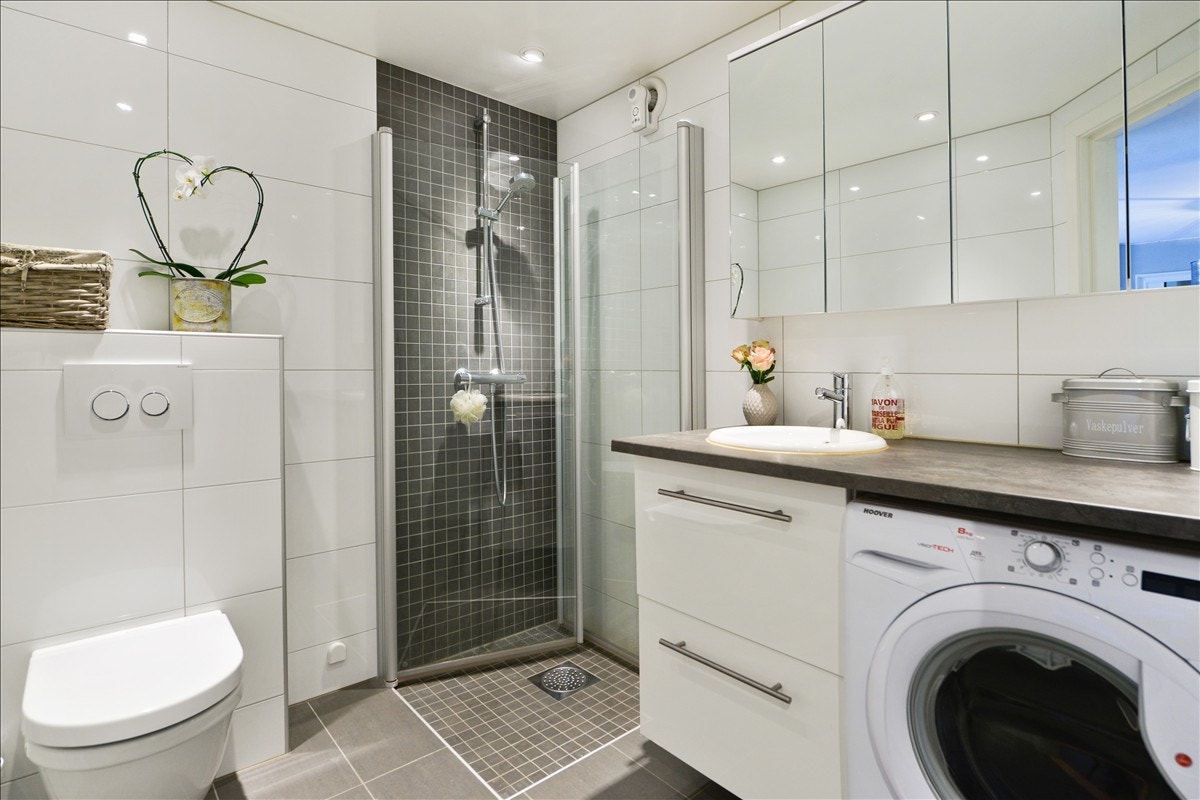 Pent fliselagt bad m/varmekabler Galleribilde