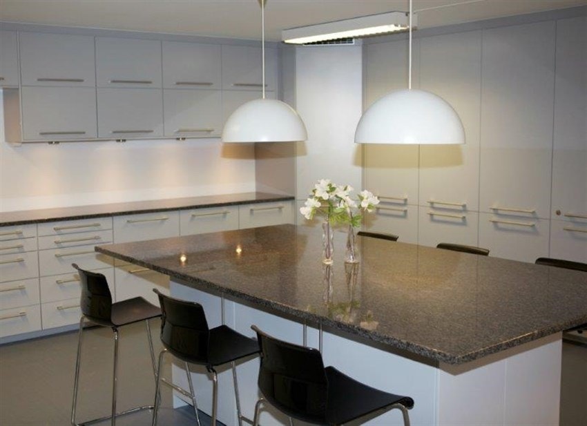 Nytt kjøkken tilknyttet felles selskapslokale Galleribilde