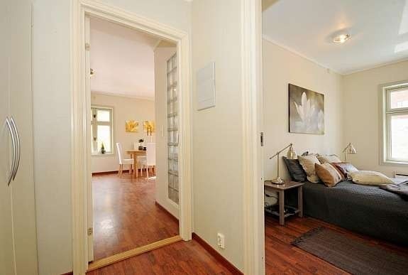 Inngang til soverom og kjøkken fra entre Galleribilde