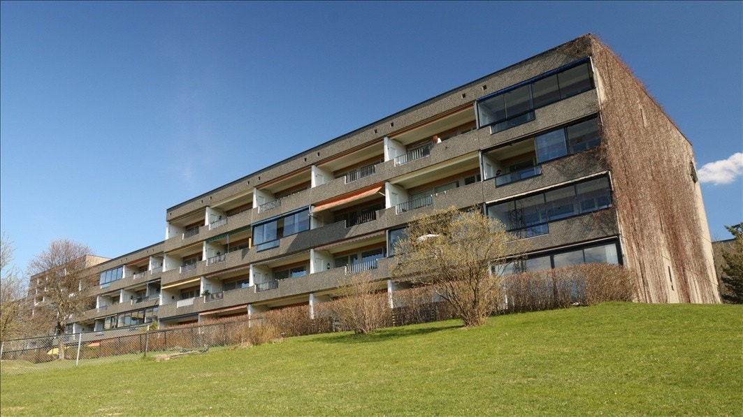 Blokk ligger påbakketopp og grenser til friområder Galleribilde