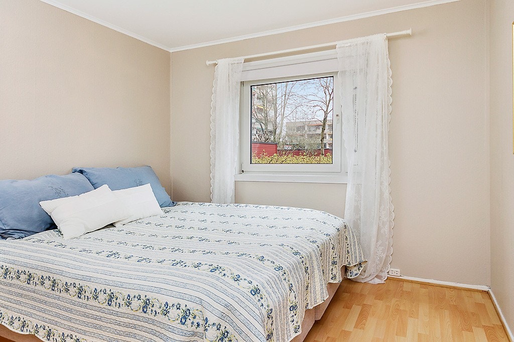 Hovedsoverom - godt med skapplass utenfor bildekant Galleribilde