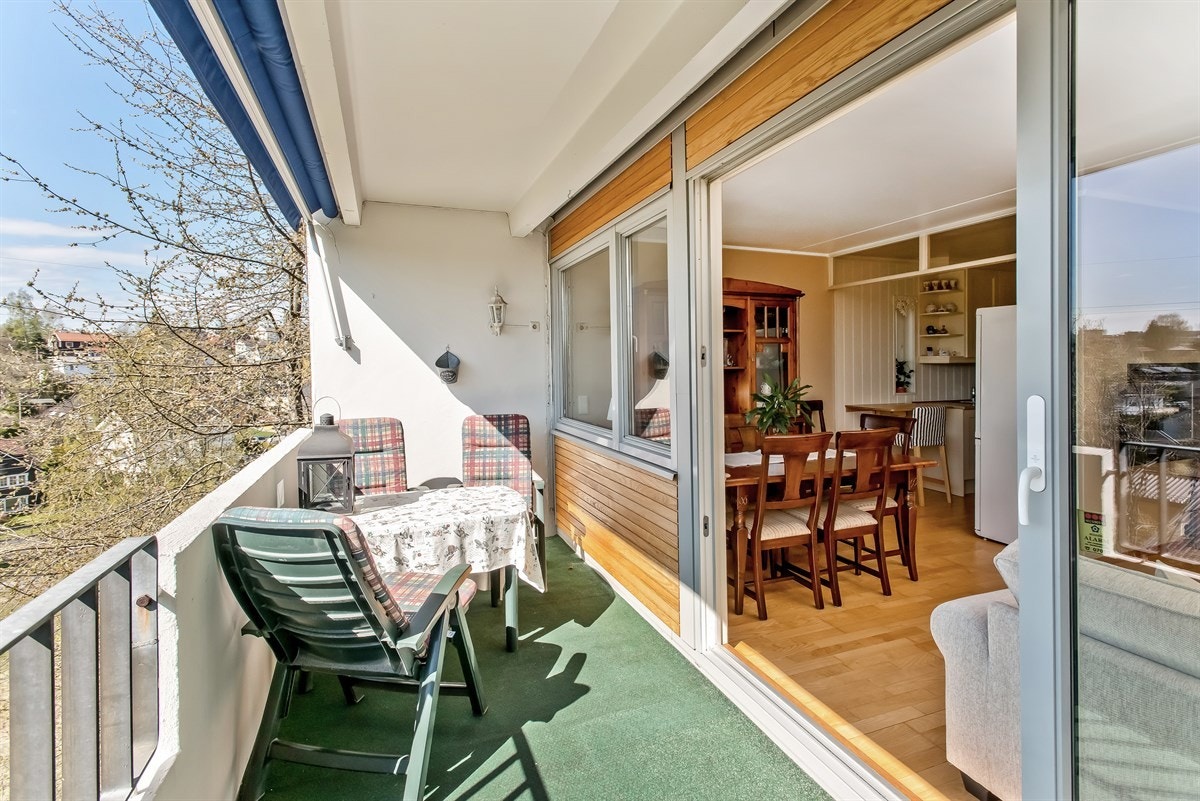 Solrik, usjenert veranda på 11 kvm med elektrisk markise og utebelysning Galleribilde