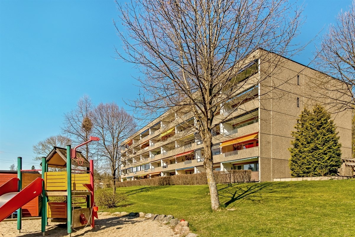 Meklenborg borettslag har en skjermet og barnevennlig beliggenhet i kort gangavstand fra Røa sentrum Galleribilde