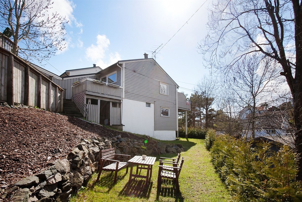 Attraktivt enderekkhus med vestvendt hage! Galleribilde