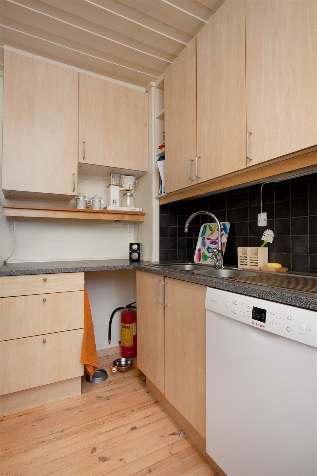 ... det er også god skapplass på kjøkkenet. Galleribilde