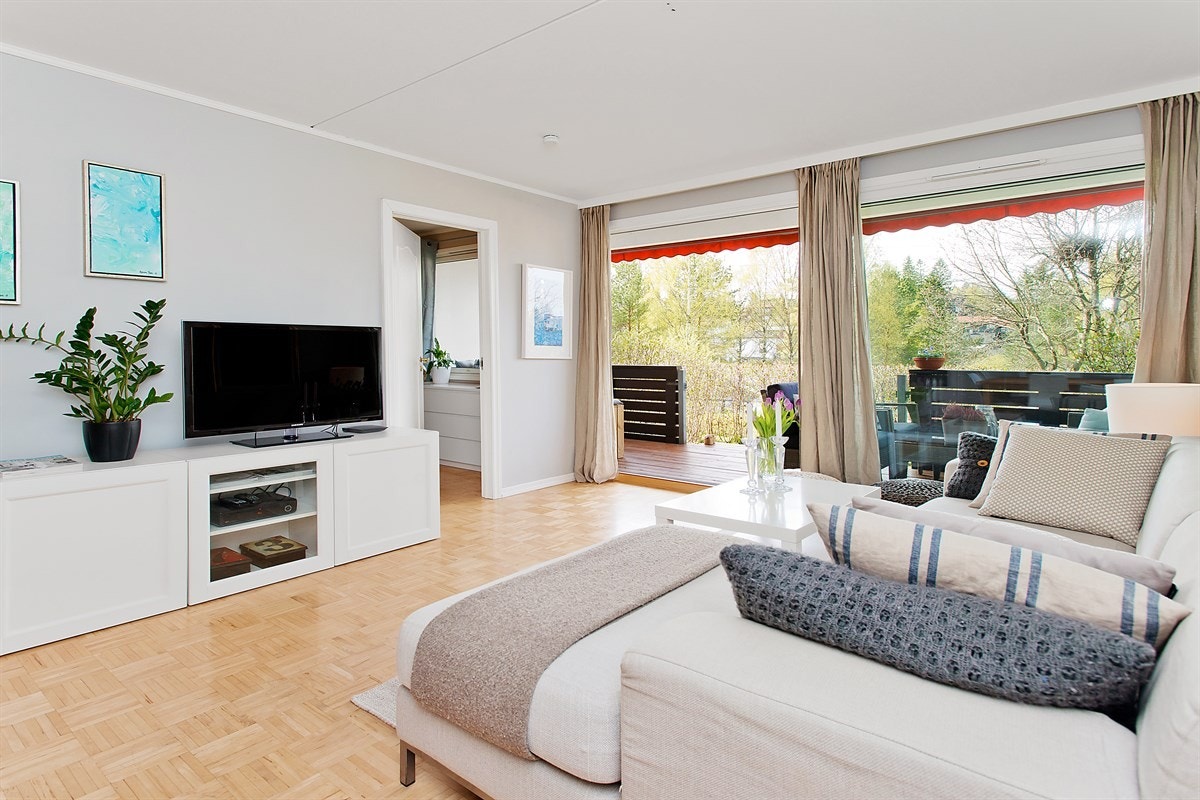 Flott stavparkett og glatte malte flater Galleribilde