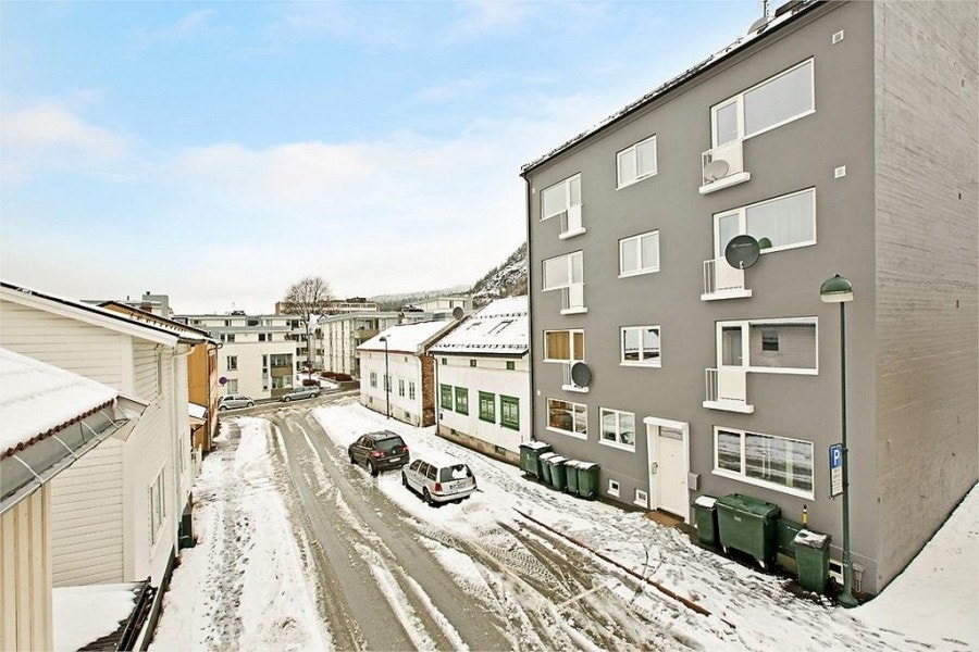 Nyoppusset fassade 2013. Leiligheten ligger i 2. etg til venstre. Galleribilde