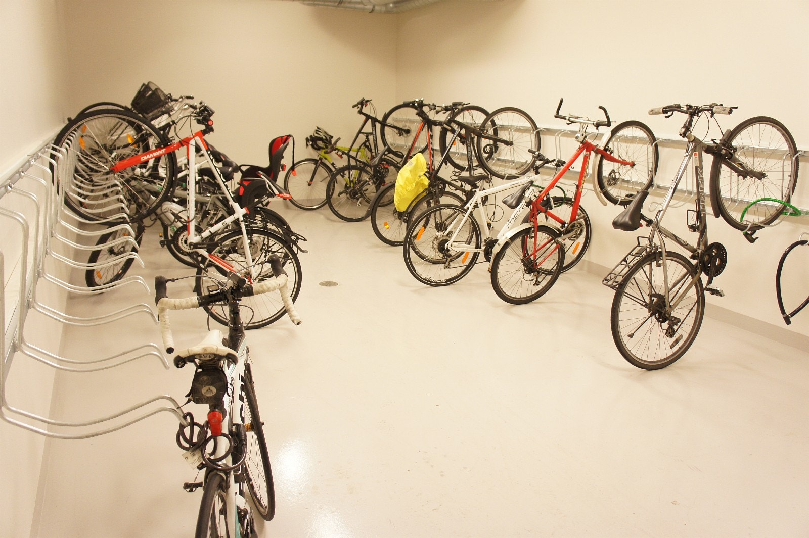 Det vil bli lagt opp til innendørs sykkelparkering i 1.etasje til fri disposisjon for ansatte Galleribilde