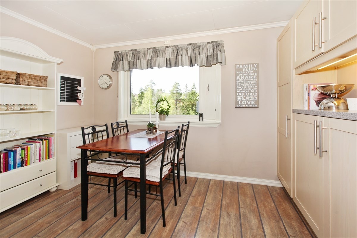 Spiseplass på kjøkkenet Galleribilde