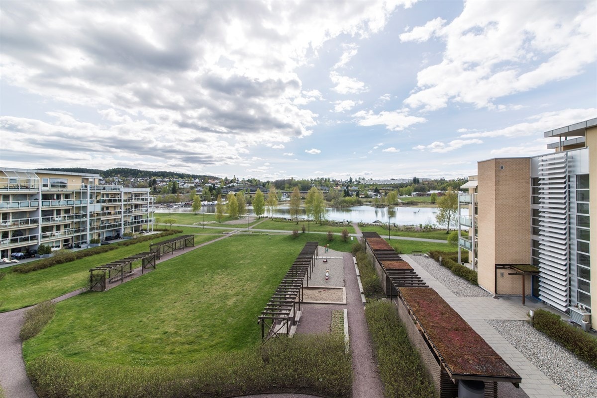 Frittliggende med flott utsikt og gode solforhold Galleribilde