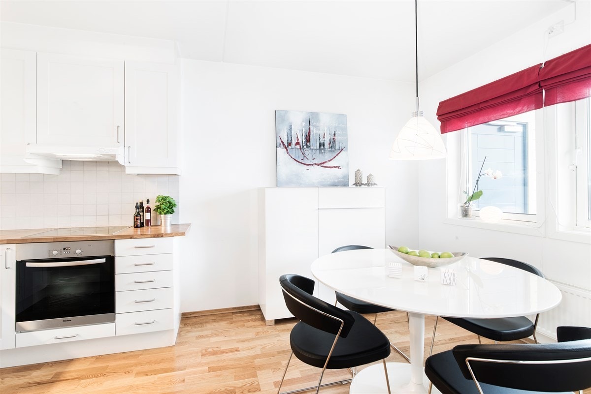 Kjøkken med spiseplass Galleribilde