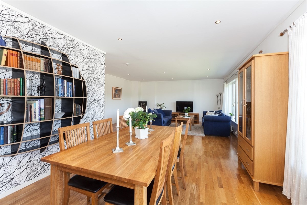 God spiseplass til en stor familie. Galleribilde