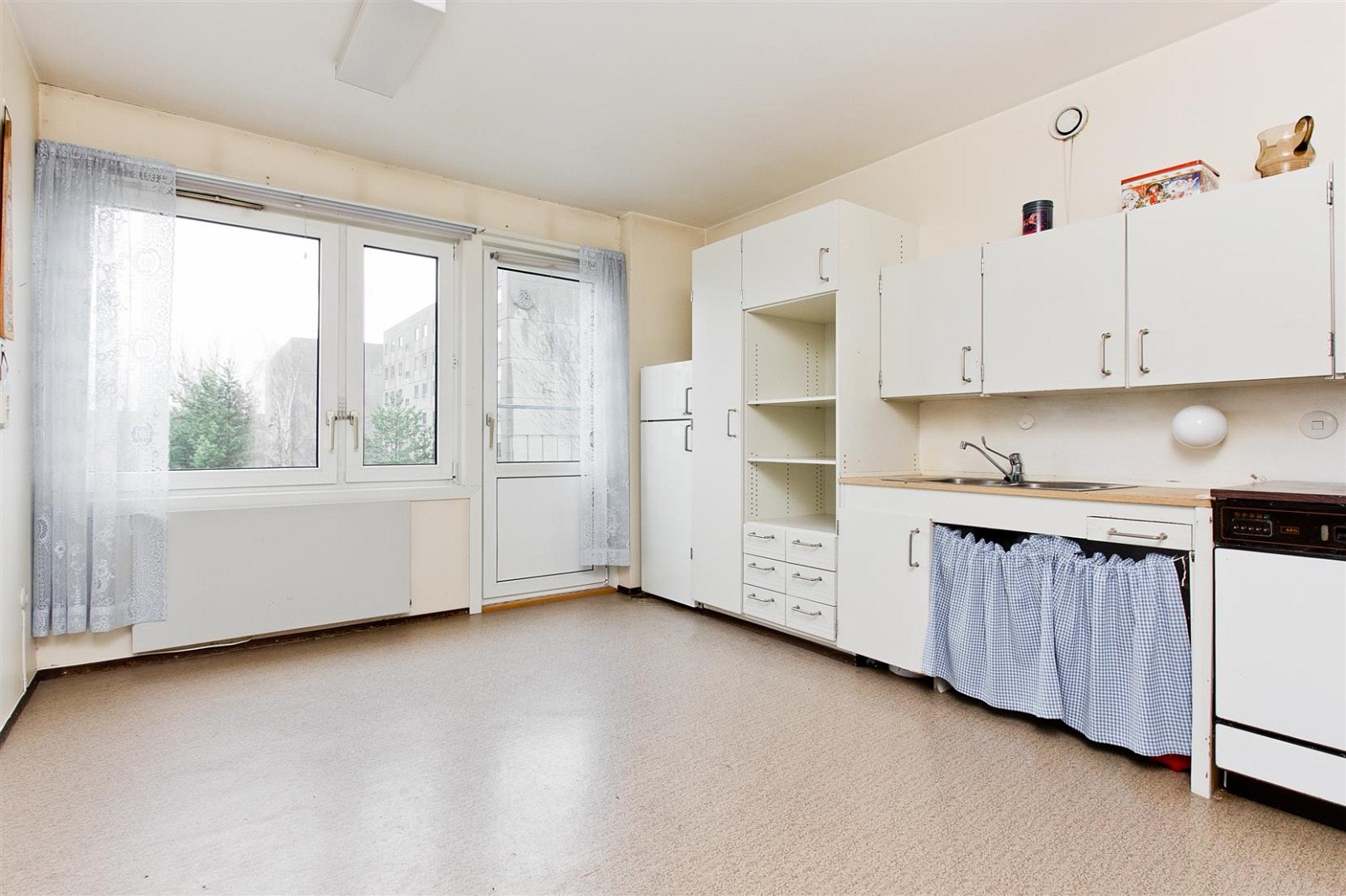 Lyst kjøkken med franskbalkong Galleribilde