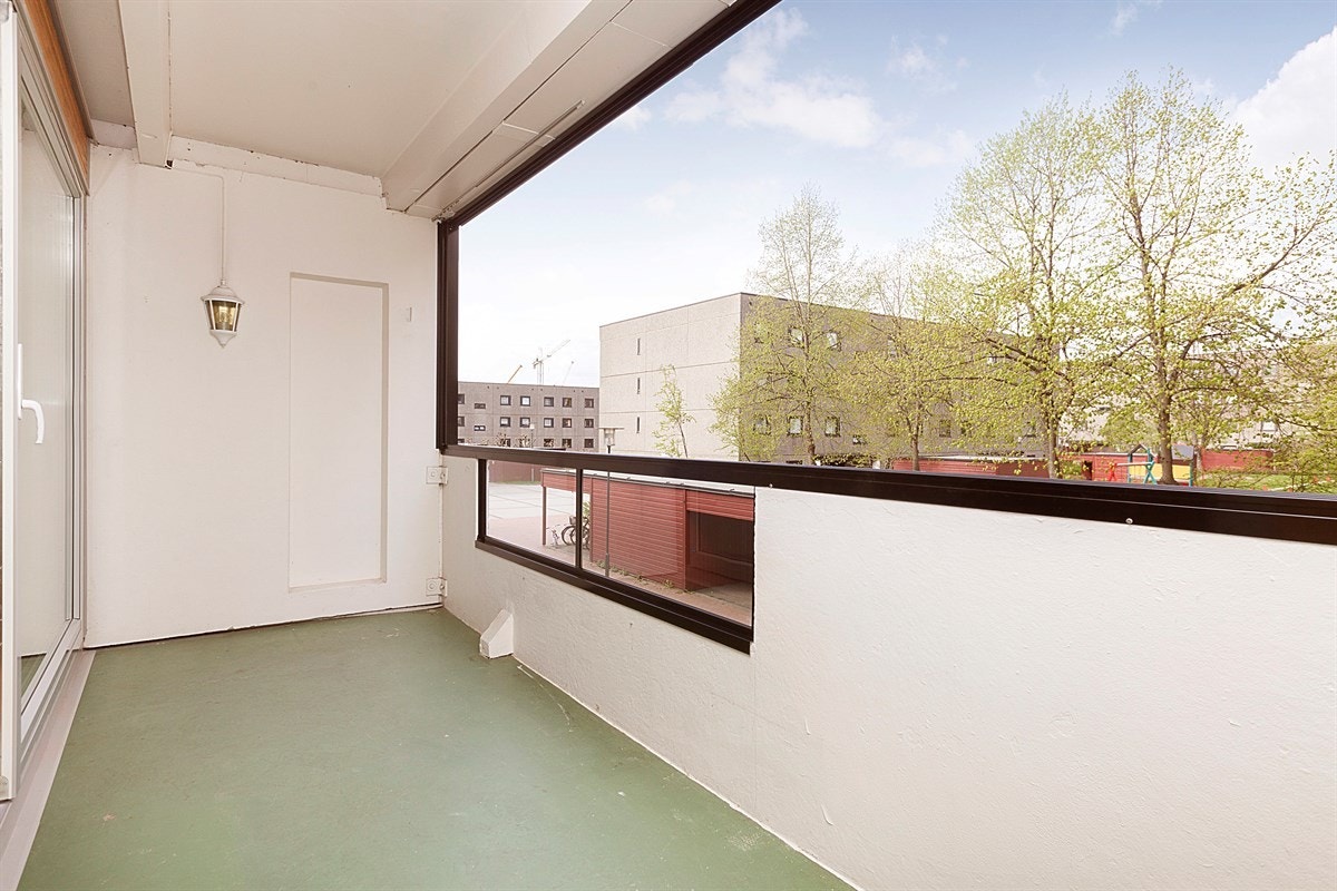 Stor, innglasset balkong Galleribilde