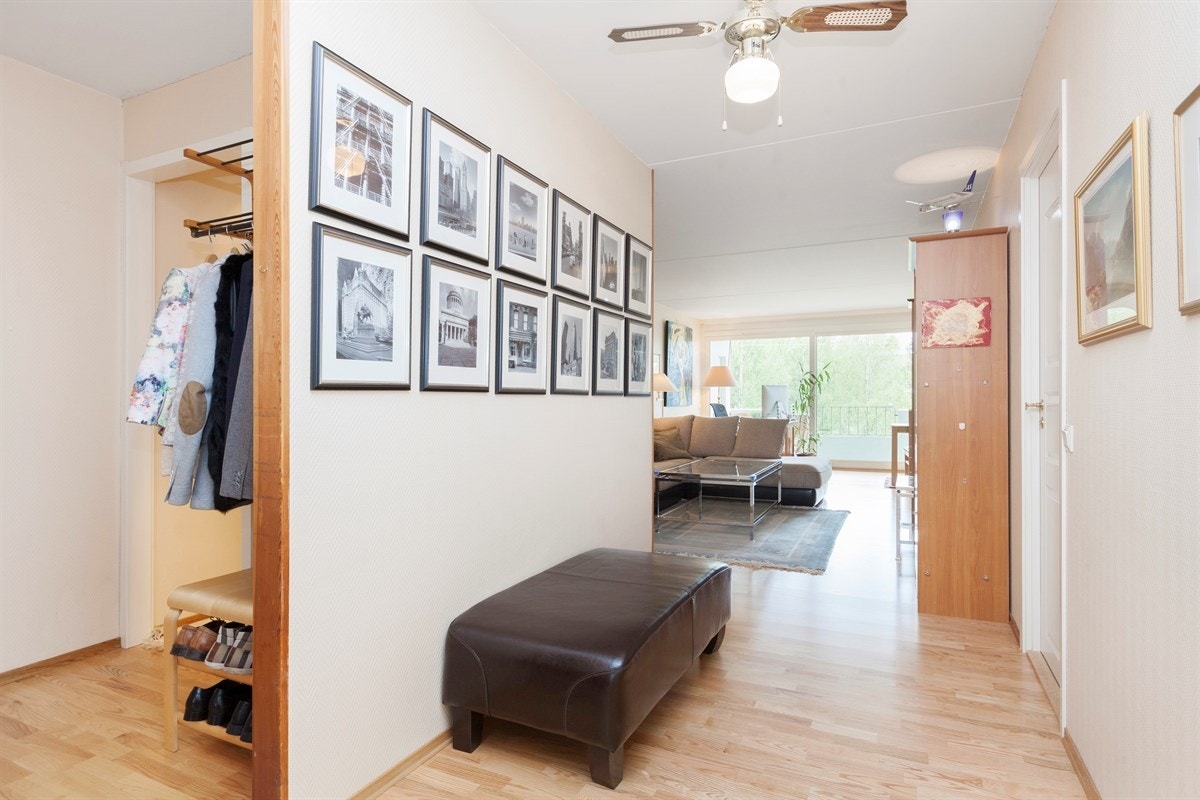 Entre med inng. praktisk bod Galleribilde