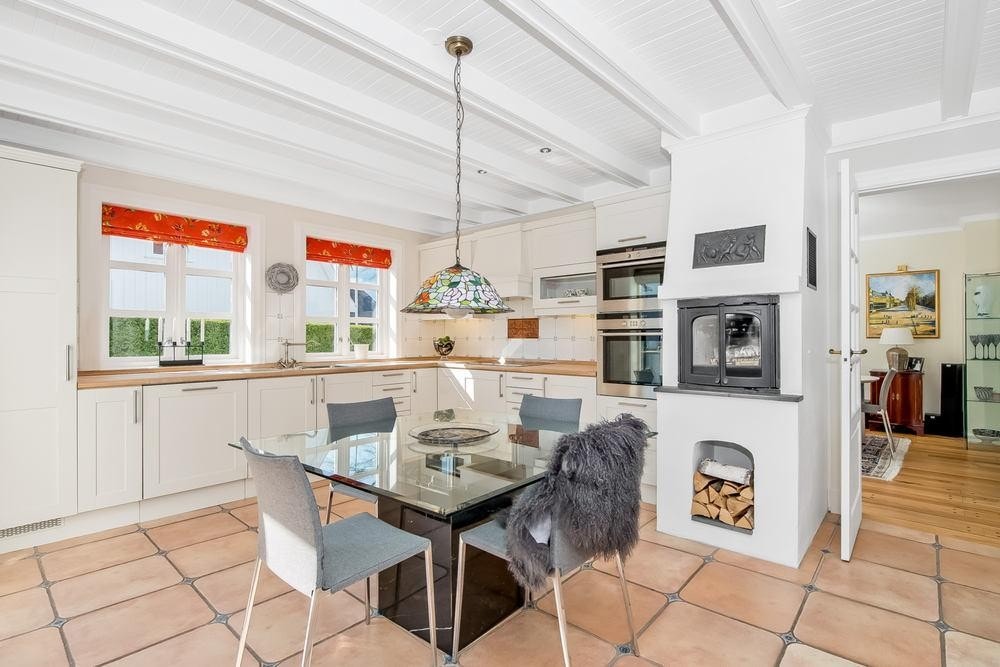 Lekkert tak som gir rommet et særegent preg. Galleribilde