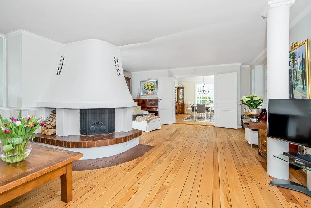 Eik skipsgulv på gulv. Galleribilde