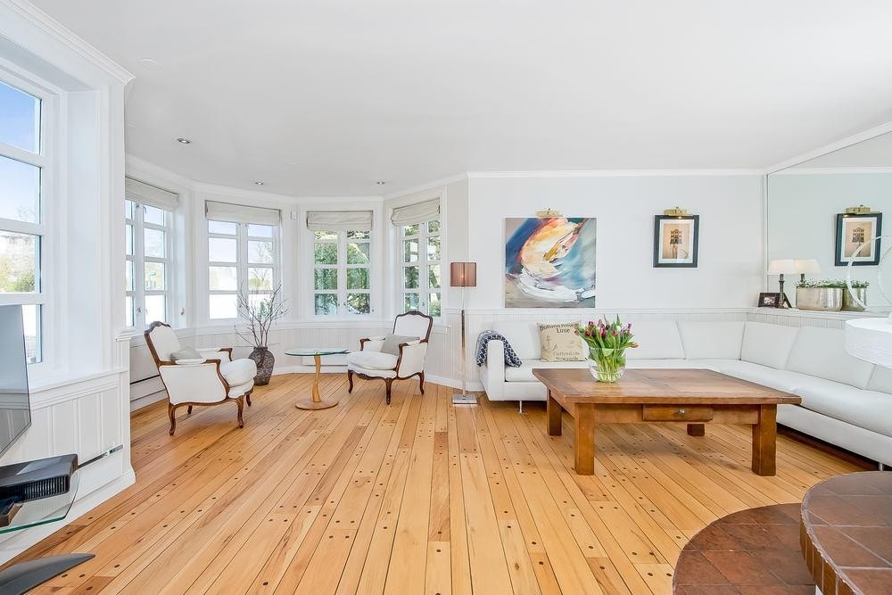 Innredning med herskapelig preg, men samtidig lyst og moderne. Galleribilde