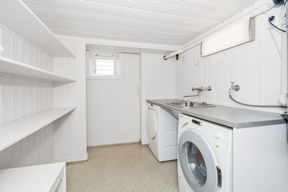Romslig vaskerom i kjeller. Galleribilde