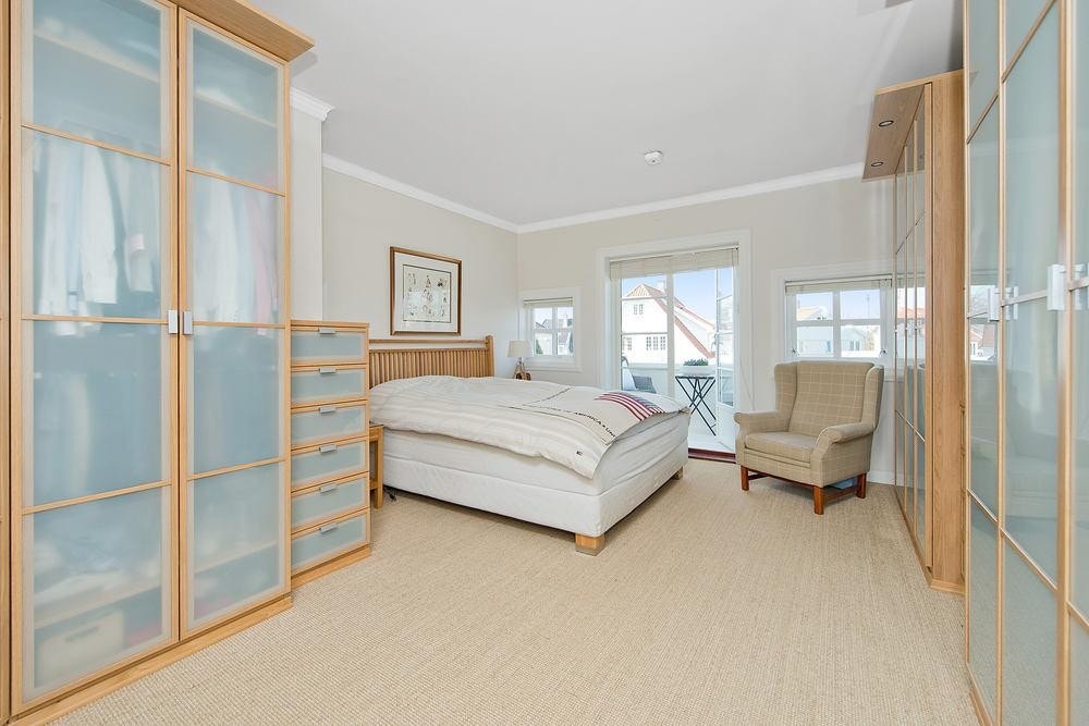 Soverom med utgang balkong. Rommet kan også benyttes som stue. Galleribilde