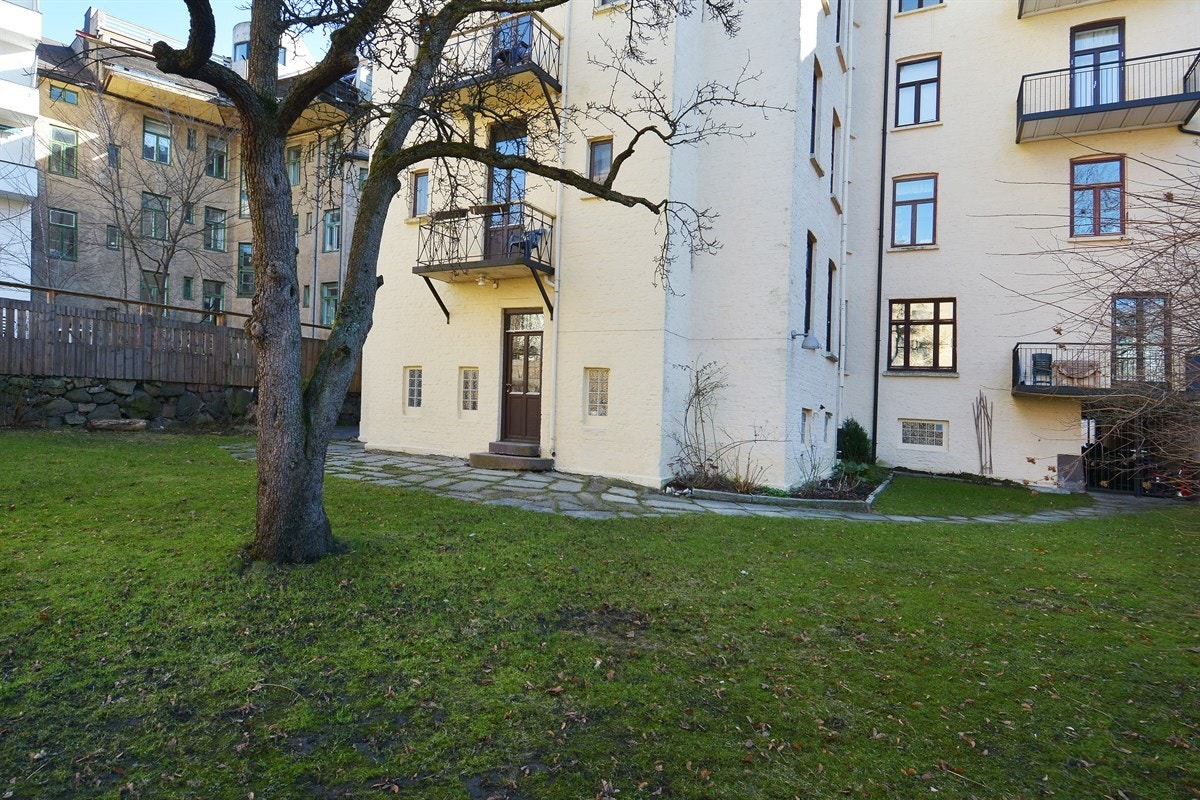 Leiligheten har inngang fra rolig bakgård Galleribilde