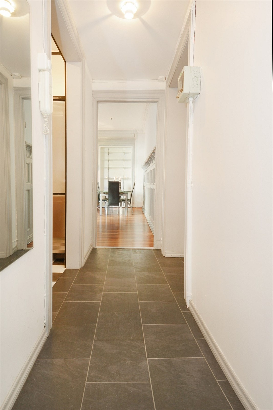 Flislagt entre Galleribilde