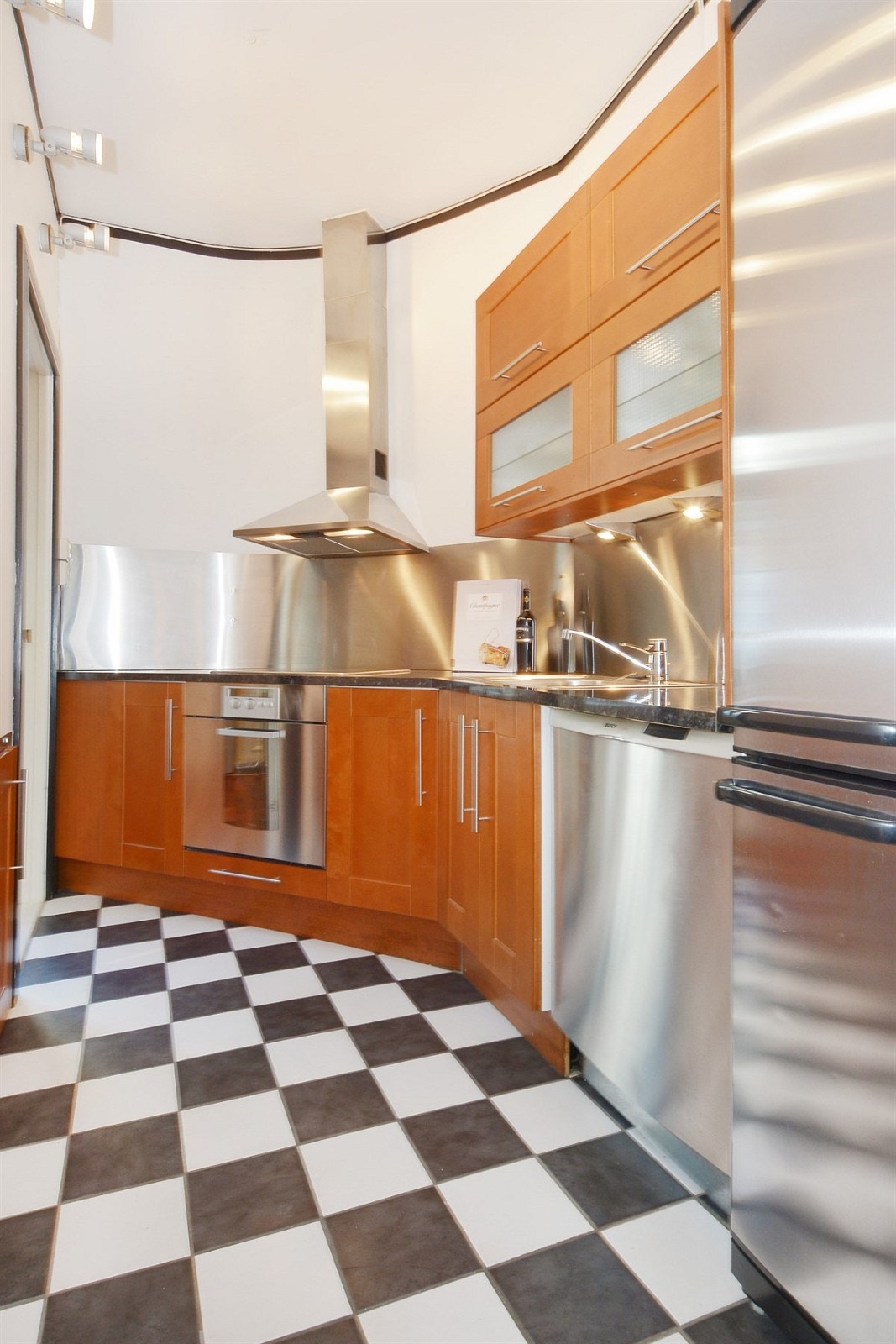 God skap- og benkeplass Galleribilde