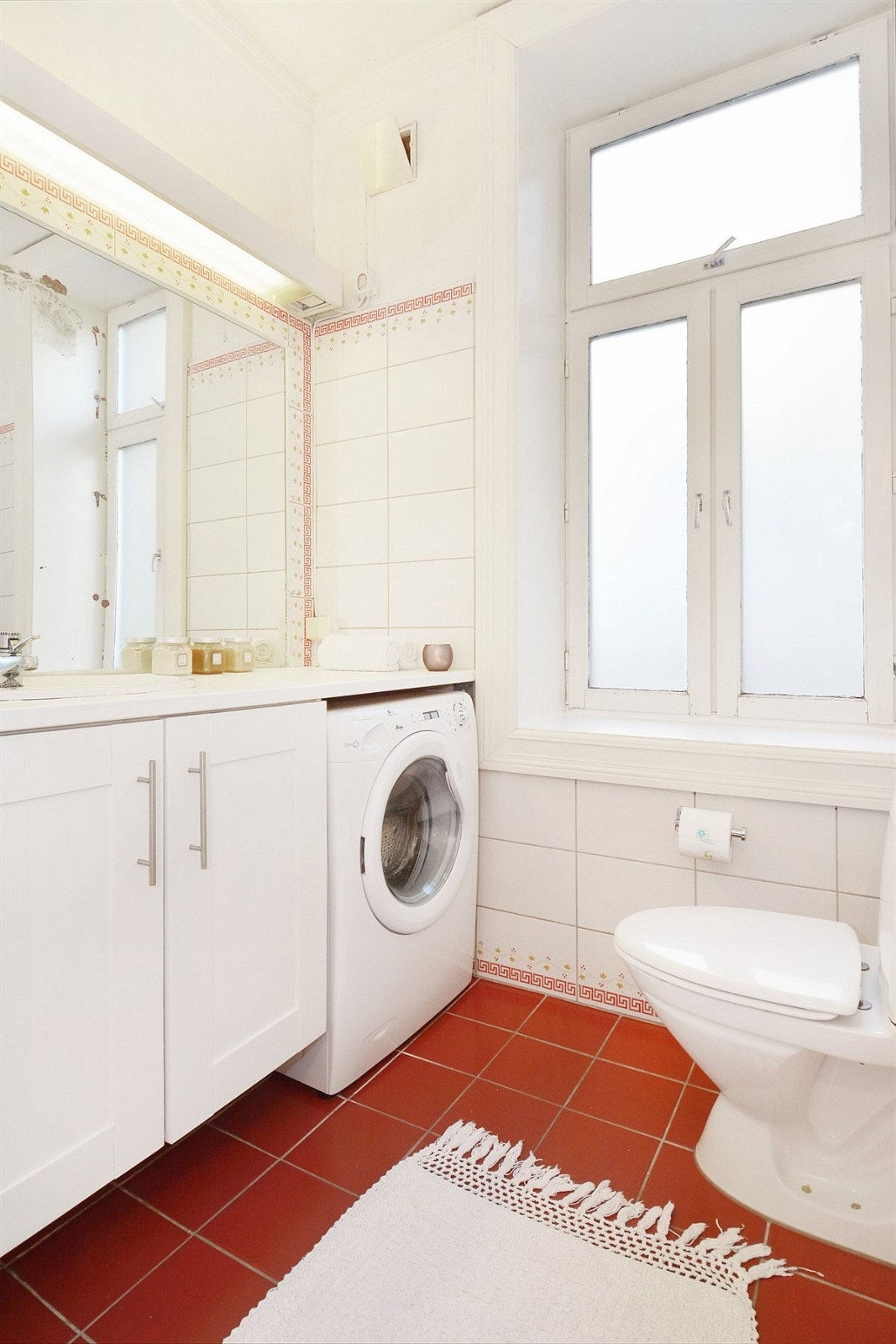 Oppbevaringsplass og opplegg for vaskemaskin Galleribilde