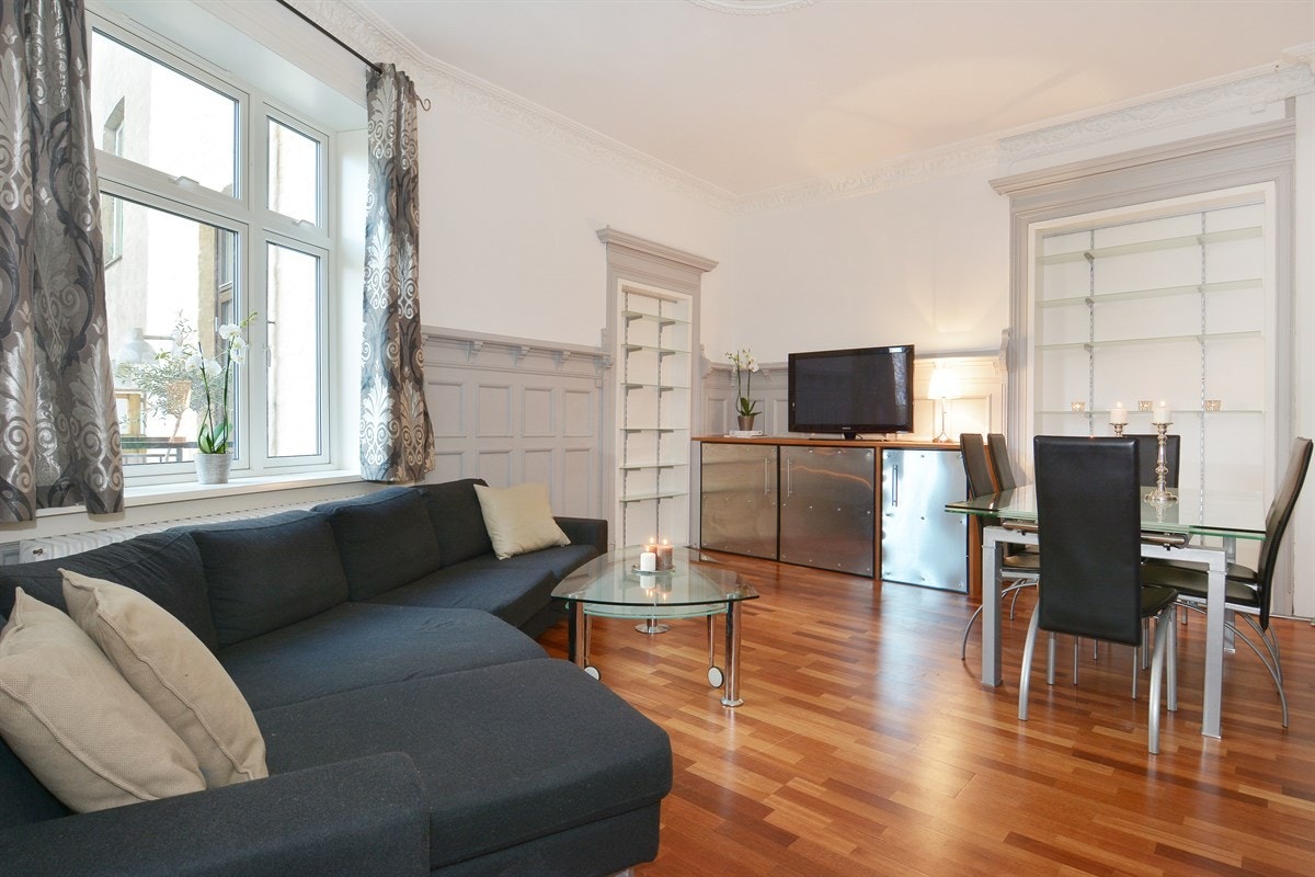 Store vindusflater og ekstra god takhøyde Galleribilde