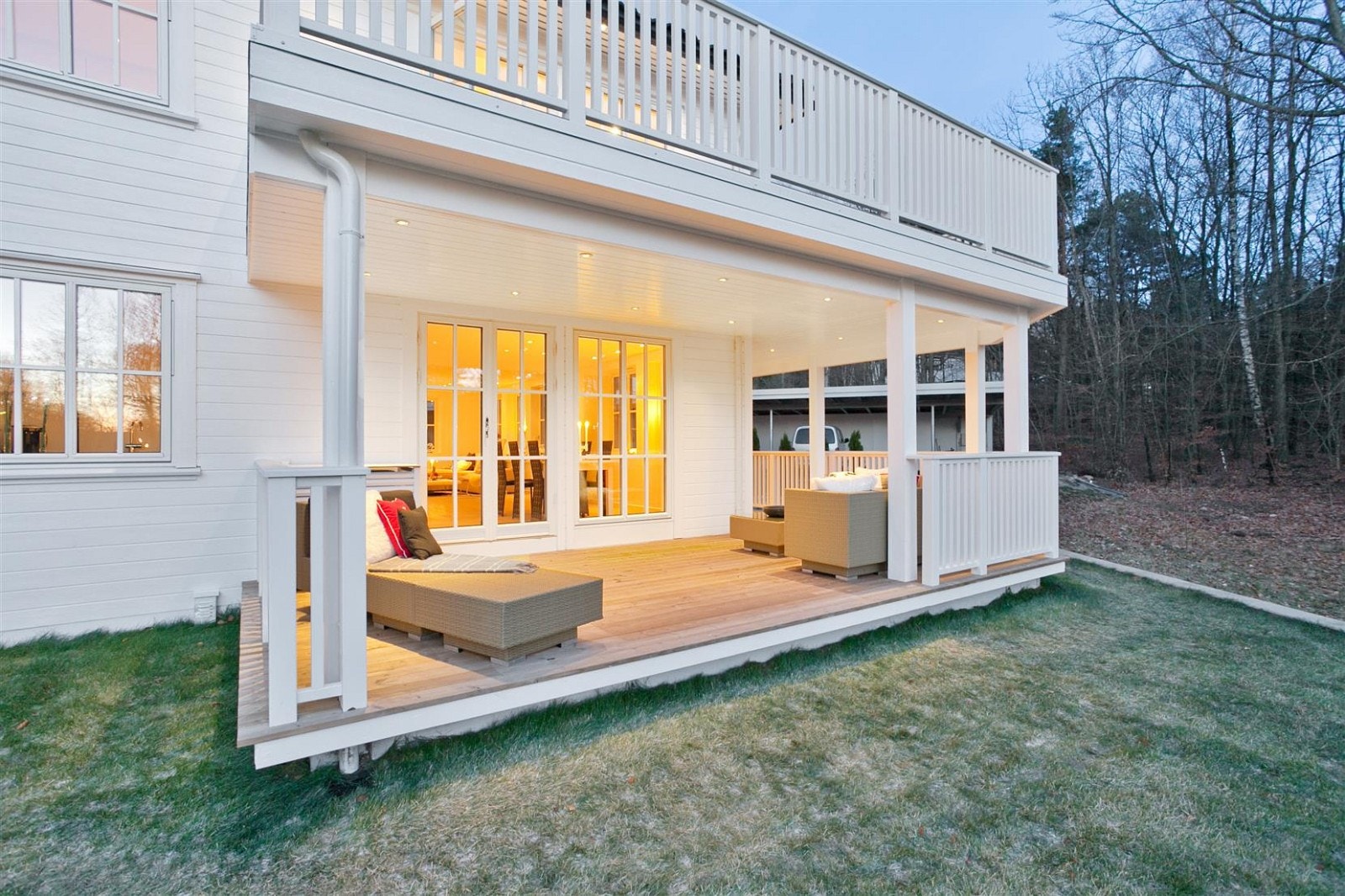 Overbygget terrasse med god solforhold og utsikt til parken. Galleribilde