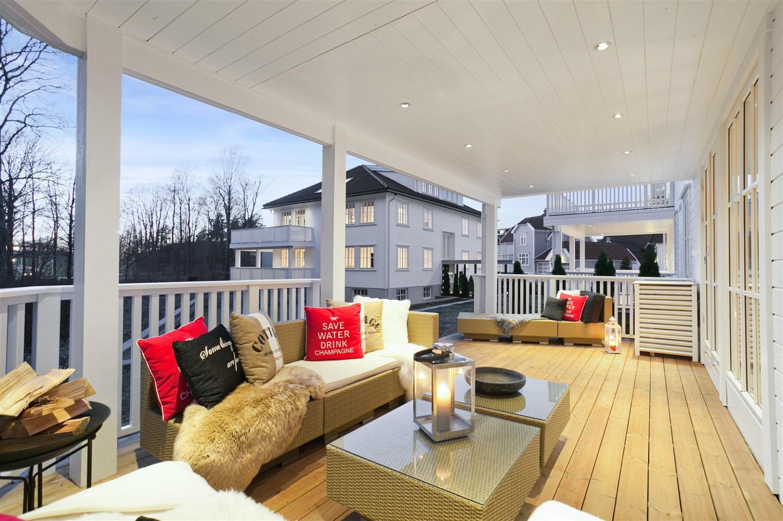 Stor overbygget terrasse - helt nydelig fra april til september Galleribilde