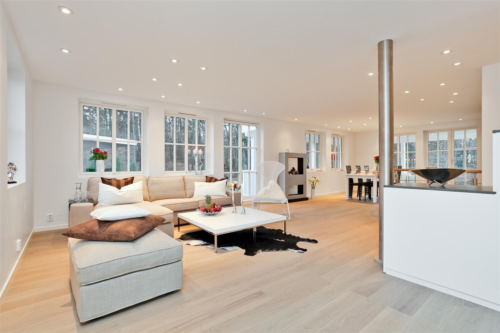 Skulle man ønske ett soverom på hovedplan, vil det fremdeles være rom for både salong og spisestue. Galleribilde