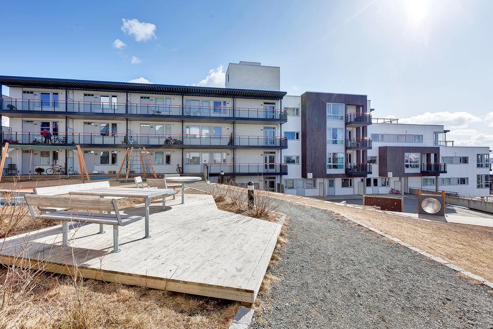 Fagereng er et etabert og pent opparbeidet boområde, og mellom blokkene er det utearealer med benker, lekeplasser og pent opparbeidede grøntområder. Galleribilde