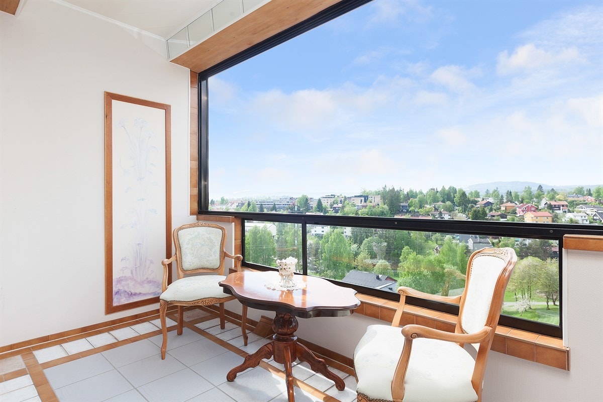 Innglasset balkong med utsikt Galleribilde