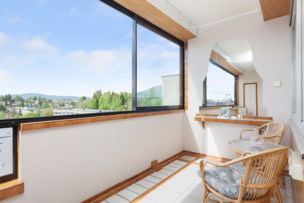 Innglasset balkong med utsikt Galleribilde